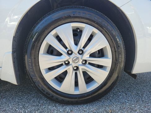 Certified 2025 Nissan Sentra S FWD image 10