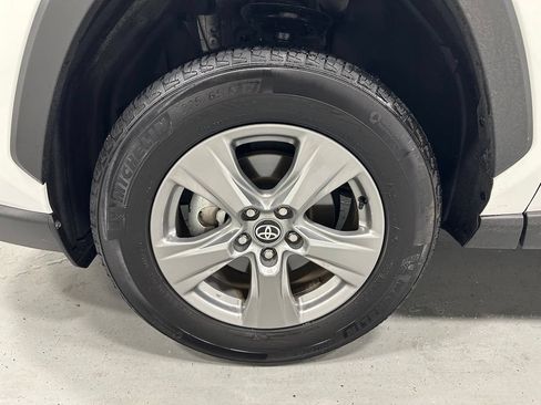 Used 2025 Toyota RAV4 XLE AWD/4WD image 62