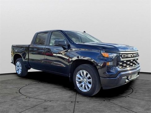 Used 2022 Chevrolet Silverado 1500 Custom image 3