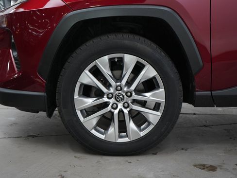 Used 2019 Toyota RAV4 Limited w/ Cold Weather Package AWD/4WD image 29