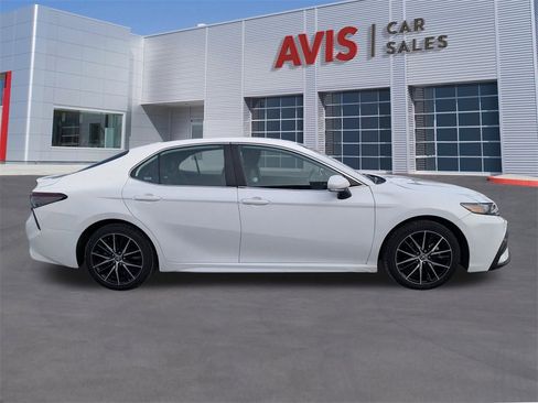 Used 2024 Toyota Camry SE image 7