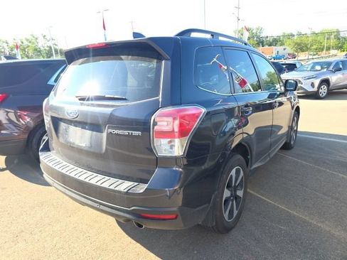 Used 2018 Subaru Forester 2.5i Limited AWD/4WD image 6