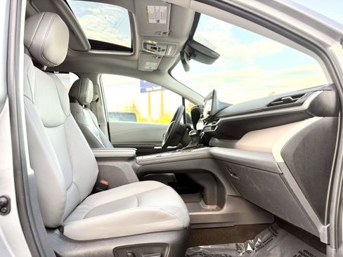 Used 2023 Toyota Sienna XLE image 26