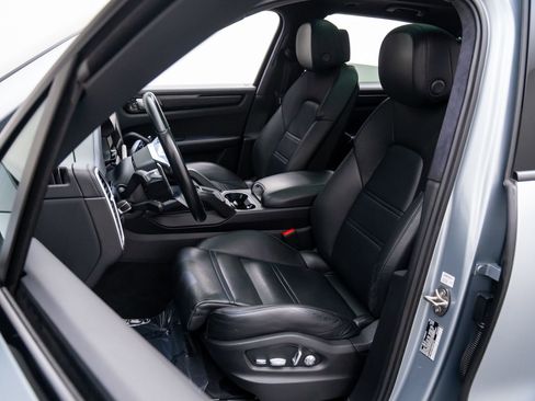 Used 2021 Porsche Cayenne GTS image 5