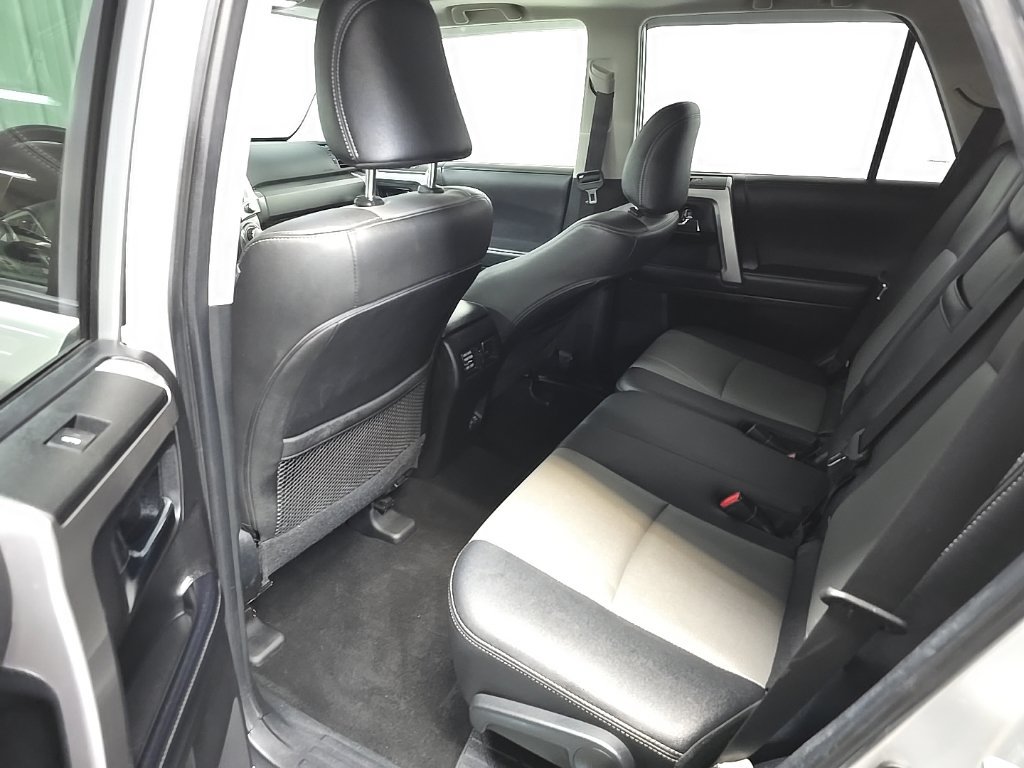 Used 2020 Toyota 4Runner SR5 Premium w/ Moonroof Package AWD/4WD image 31