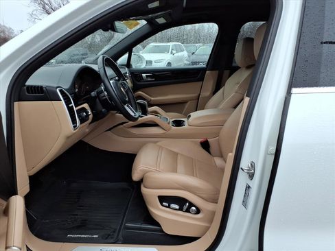 Used 2021 Porsche Cayenne image 10