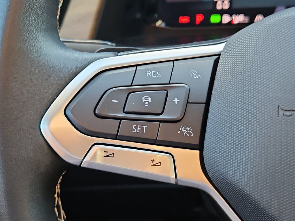 Used 2025 Volkswagen Atlas SE AWD/4WD image 25