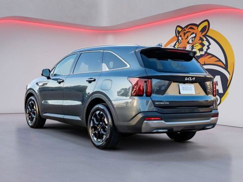 Used 2024 Kia Sorento S image 7