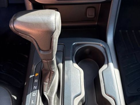 Used 2017 Chevrolet Colorado Z71 AWD/4WD image 16