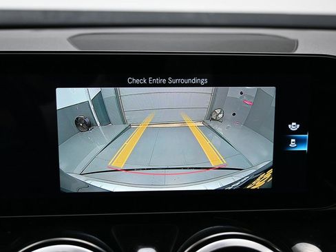 Used 2022 Mercedes-Benz GLB 250 w/ Premium Package Lite image 25