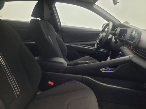 Used 2025 Hyundai Elantra Sport FWD image 21