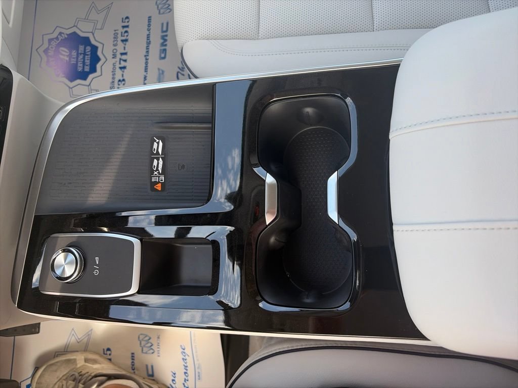 New 2027 Buick Enclave Avenir w/ LPO, Floor Liner Package AWD/4WD image 24