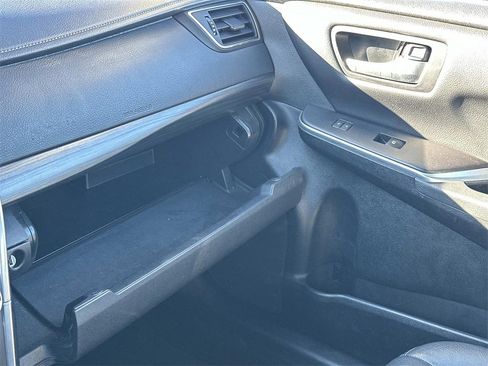 Used 2017 Toyota Camry LE image 33