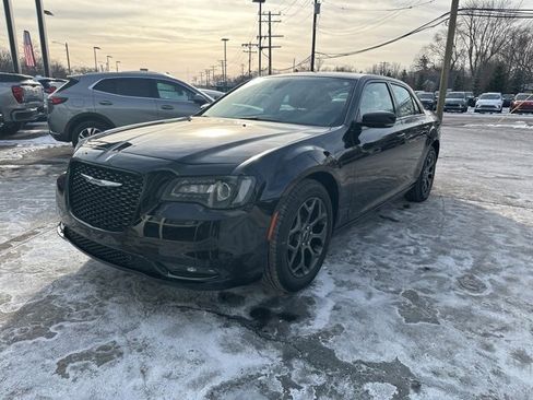 Used 2018 Chrysler 300 S w/ 300S Premium Group image 3