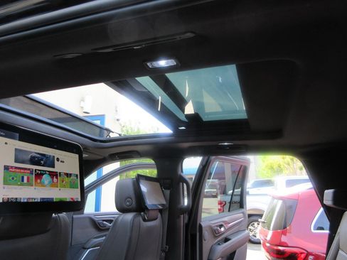 Used 2024 GMC Yukon Denali w/ Advanced Technology Package AWD/4WD image 50