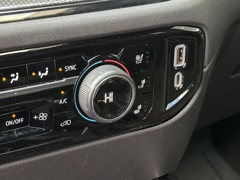 Used 2023 Chevrolet Silverado 1500 ZR2 w/ Technology Package AWD/4WD image 29