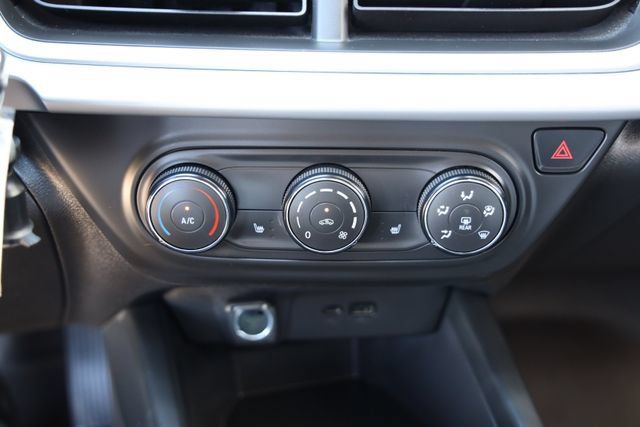 Used 2025 Chevrolet Trax LS w/ LS Convenience Package FWD image 19