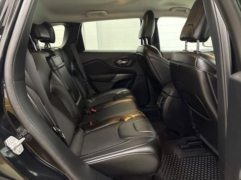 Used 2019 Jeep Cherokee Latitude Plus w/ Cold Weather Group image 33