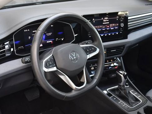 Used 2025 Volkswagen Jetta SE FWD image 20