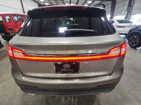 Used 2018 Lincoln MKX Select w/ Select Plus Package AWD/4WD image 7