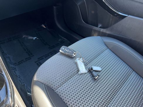 Used 2025 Chevrolet Trax LT image 21