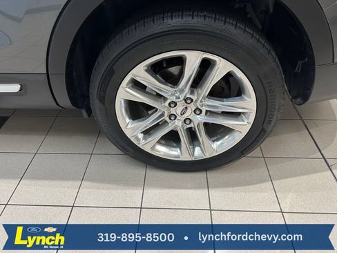 Used 2017 Ford Explorer XLT w/ Equipment Group 202A AWD/4WD image 32