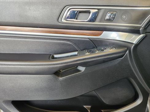 Used 2017 Ford Explorer Limited FWD image 22