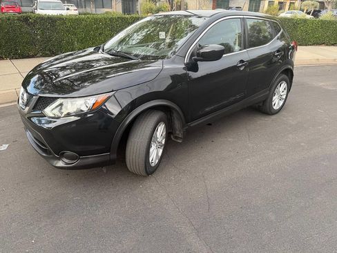 Used 2017 Nissan Rogue Sport S w/ S Appearance Package image 2