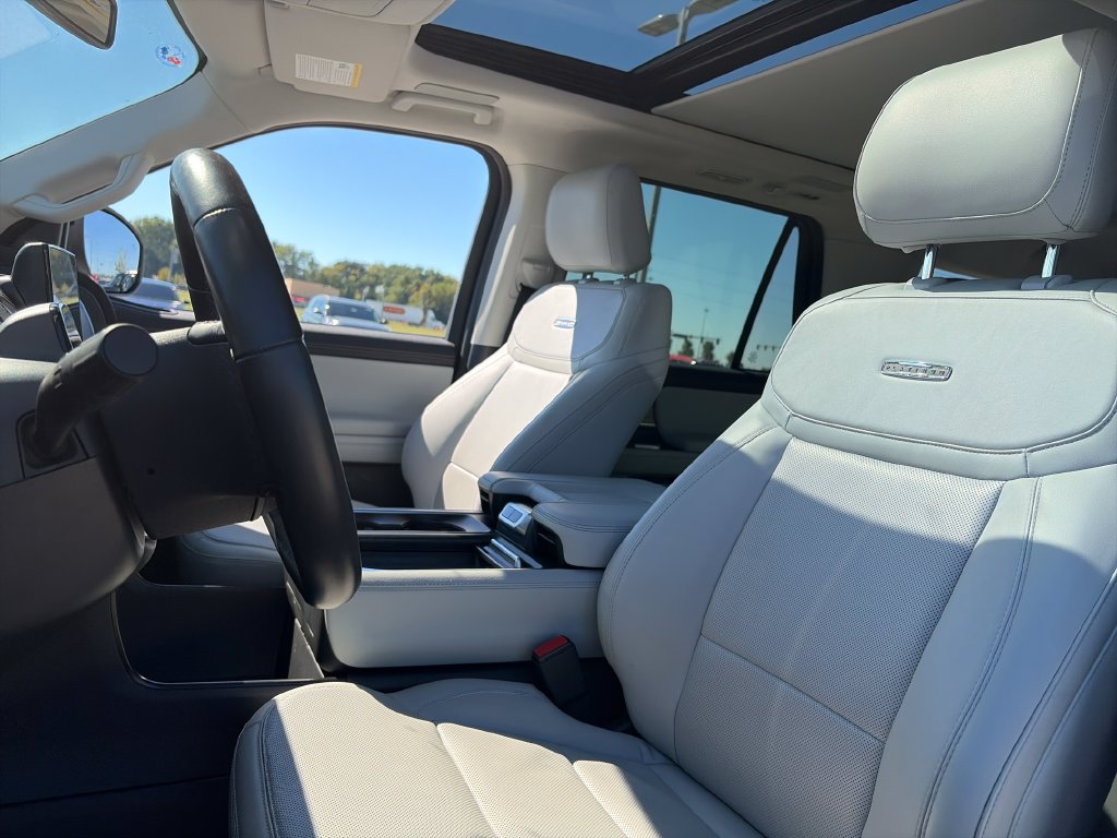 Used 2025 Ford Expedition Max Platinum w/ Driver's Package AWD/4WD image 18