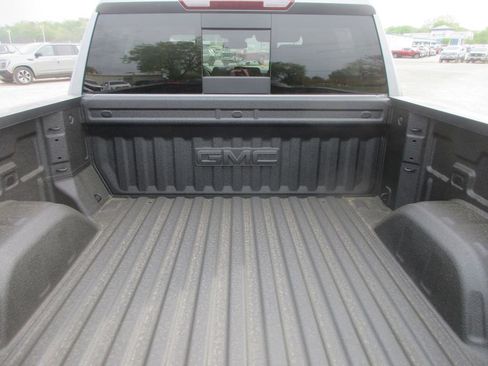 New 2026 GMC Sierra 1500 SLT image 6