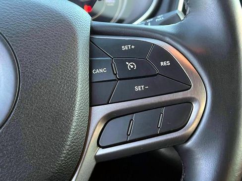 Used 2019 Jeep Cherokee Limited image 23