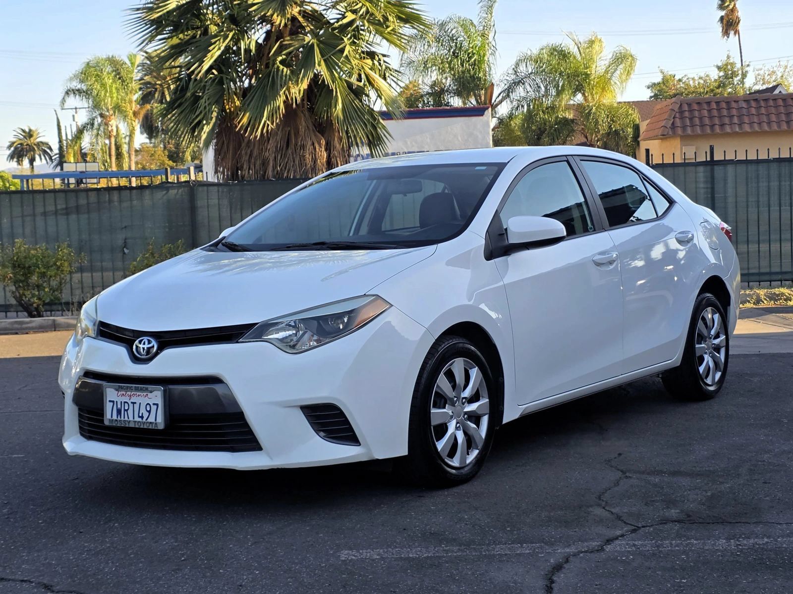 Used 2015 Toyota Corolla LE FWD image 1