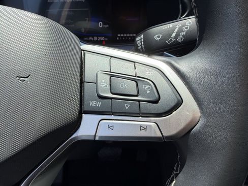 Used 2024 Volkswagen Taos SE FWD image 13