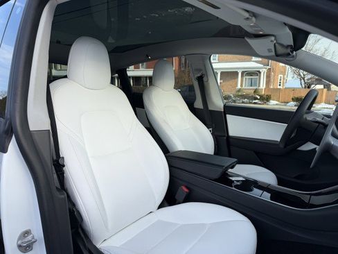 Used 2020 Tesla Model Y Long Range image 15