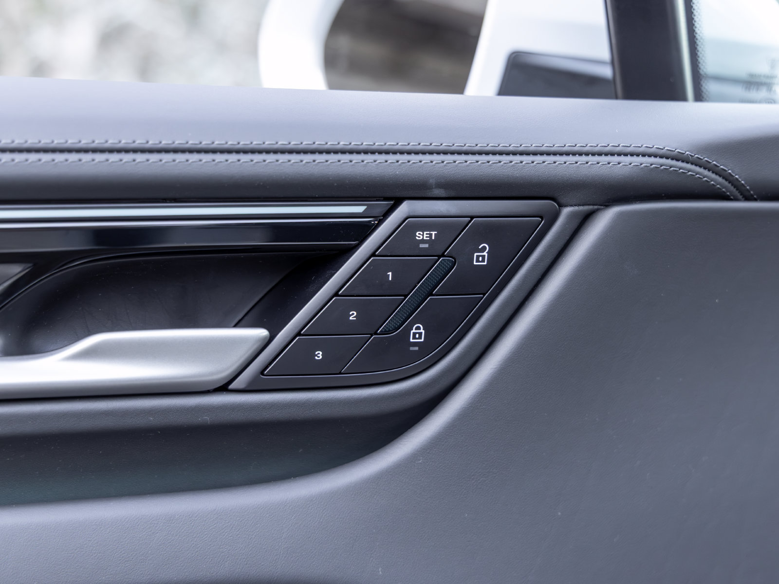 Certified 2025 Porsche Macan 4S Electric AWD/4WD image 23