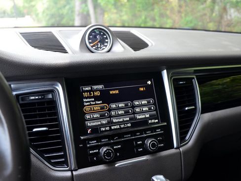 Used 2016 Porsche Macan S image 25