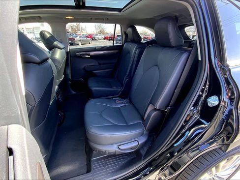 Used 2023 Toyota Highlander Platinum image 21