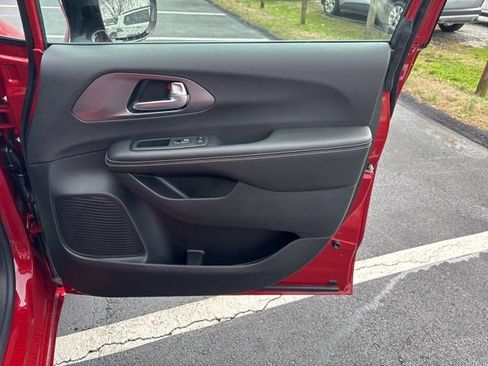 New 2026 Chrysler Pacifica Select image 9