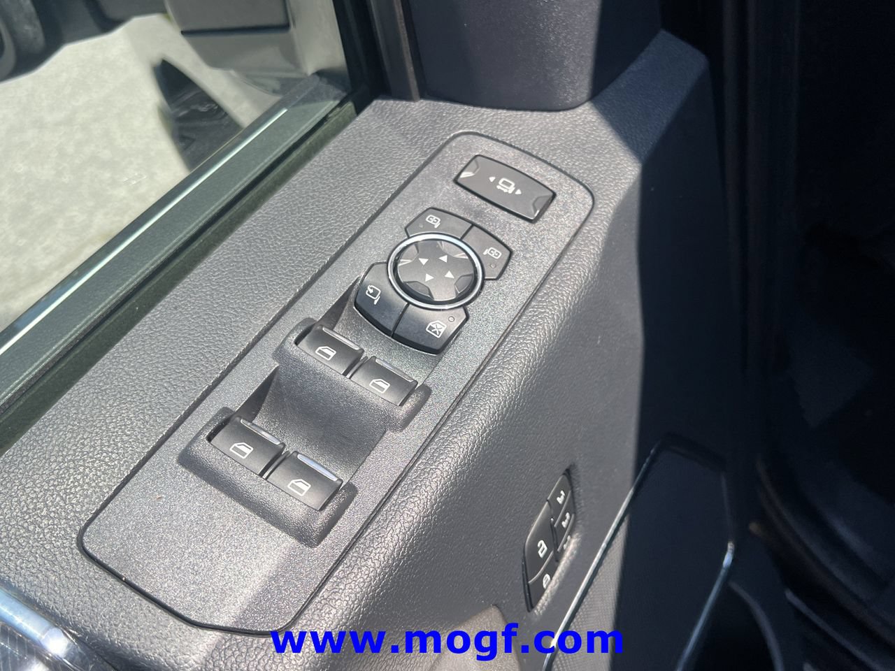 Used 2022 Ford F250 Platinum AWD/4WD image 3