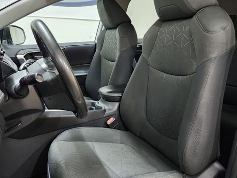 Used 2021 Toyota RAV4 XLE image 14