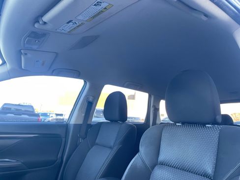 Used 2019 Mitsubishi Outlander ES image 33