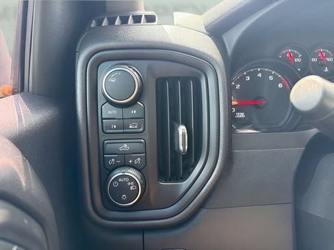 Used 2020 Chevrolet Silverado 1500 Custom w/ Custom Value Package AWD/4WD image 19
