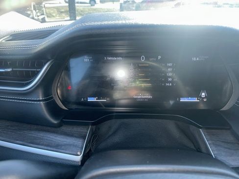 Used 2024 Jeep Grand Cherokee L Limited w/ Luxury Tech Group II image 17