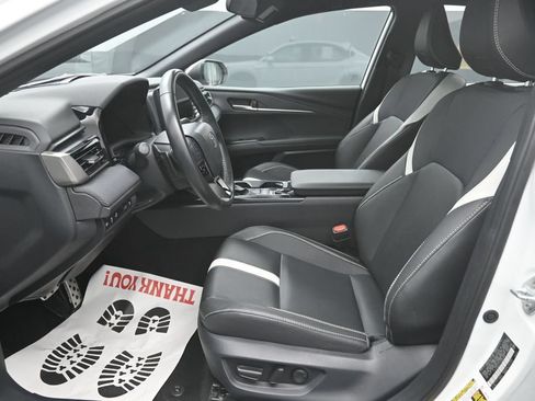 Used 2025 Toyota Camry SE FWD image 18