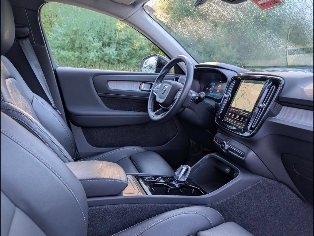 Certified 2026 Volvo XC40 B5 Plus AWD/4WD image 18