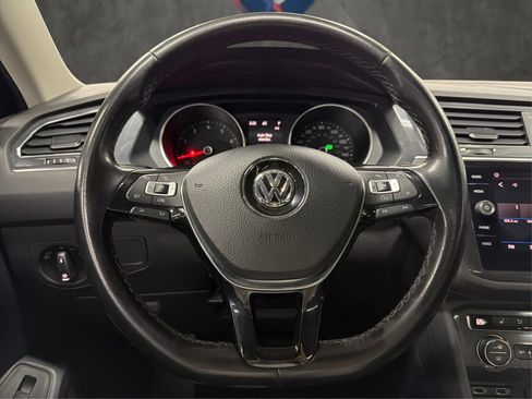 Used 2018 Volkswagen Tiguan SEL FWD image 34