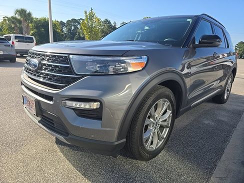 Used 2024 Ford Explorer XLT w/ Equipment Group 202A RWD image 2