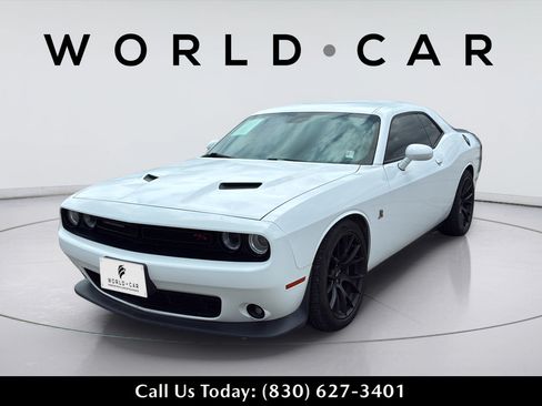 Used 2018 Dodge Challenger R/T Scat Pack w/ Dynamics Package RWD image 12