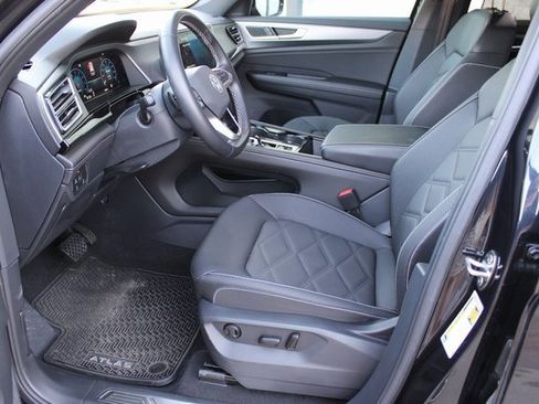 Used 2025 Volkswagen Atlas Cross Sport SE image 16