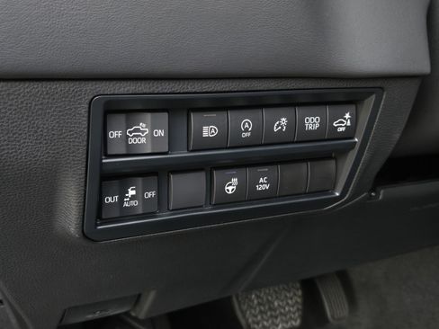 Used 2023 Toyota Tundra Platinum image 18